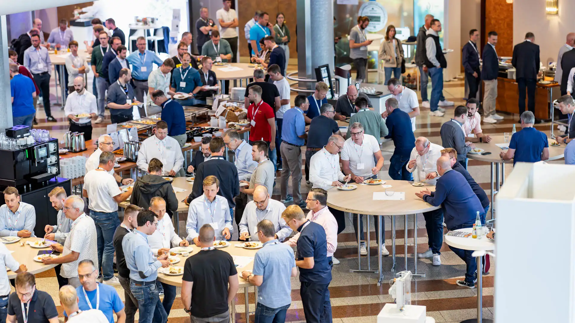 Mittagspause Teilnehmer Fachausstellung TAR-Fachforum Köln 2026